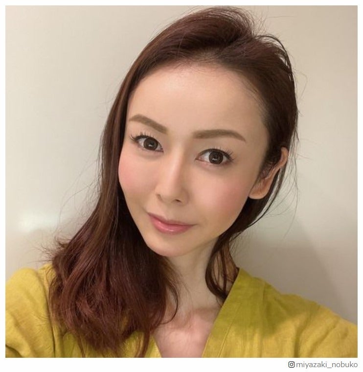 宮崎宣子アナ、再婚「歳の差10歳と不安もありましたが」夫婦2ショットで報告