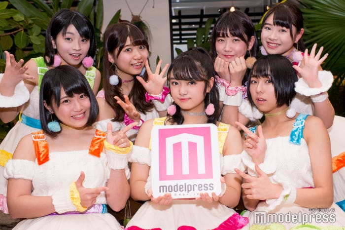 アップアップガールズ(2)/(前列左から)中沖凜、吉川茉優、鍛治島彩、(後列左から)佐々木ほのか、橋村理子、高萩千夏、中川千尋(C)モデルプレス