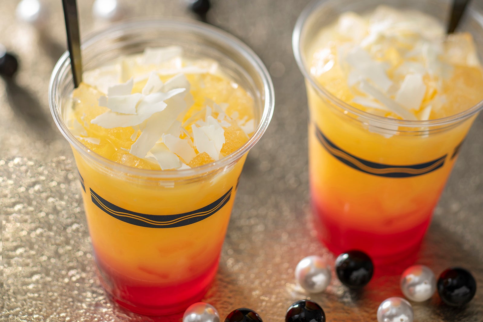 アルコールドリンク、スペシャルカクテル
（チョコレートリキュール＆オレンジ）1杯780円（C）Disney