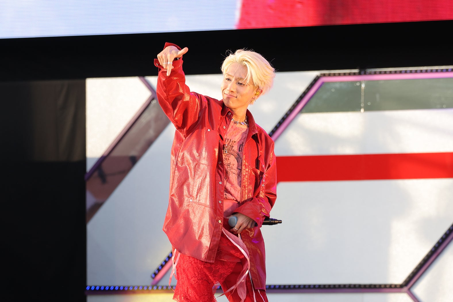 「大阪・関西万博開催記念 Survive FES」（C）吉本興業