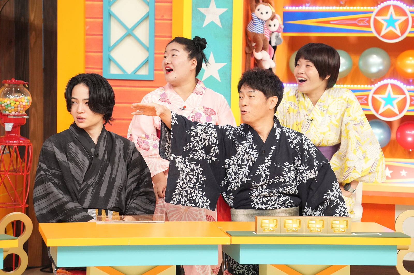 （後列）ガンバレルーヤ（前列）菊池風磨、陣内智則（C）日本テレビ