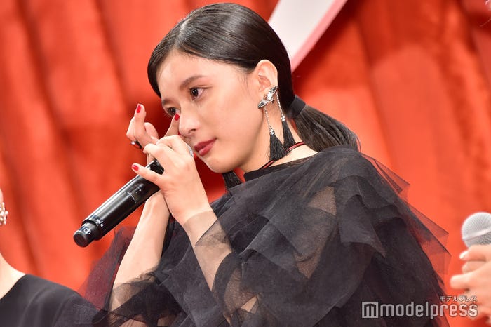 撮影を振り返り涙を流した芳根京子(C)モデルプレス