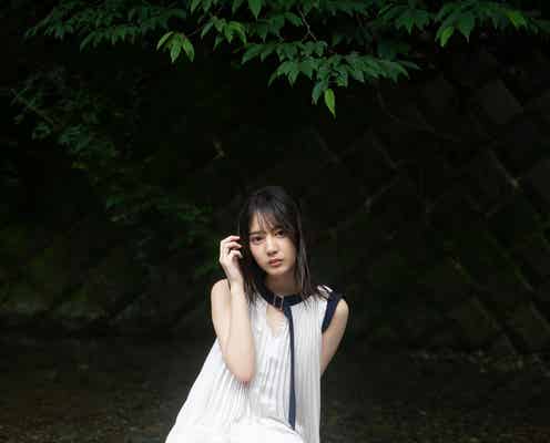 日向坂46小坂菜緒、スラリ美脚披露「blt graph.」表紙飾る