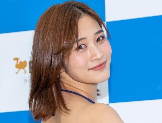 グラドル高橋凛 目のやり場が 美谷間まぶしい 薄着カメラマン 姿にファン悶絶 刺激強すぎ 撮影されたい モデルプレス