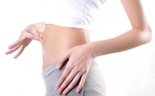 お腹のすっきりした女性