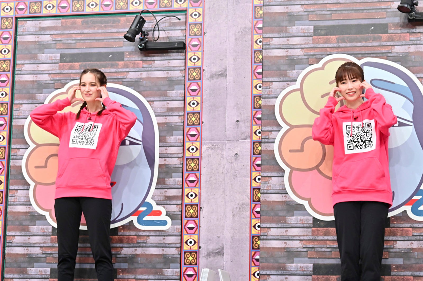 トラウデン直美、横山由依 （C）TBS