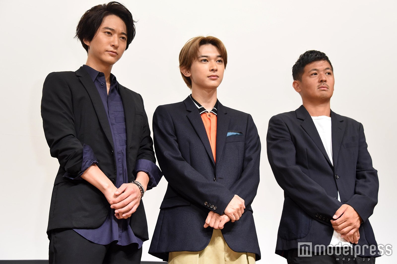 （左から）浅香航大、吉沢亮、中前勇児監督（C）モデルプレス