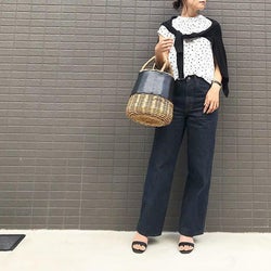 初秋にぴったりなカーディガンの着こなし術|”アシメ巻き”でおしゃれに体温調整!