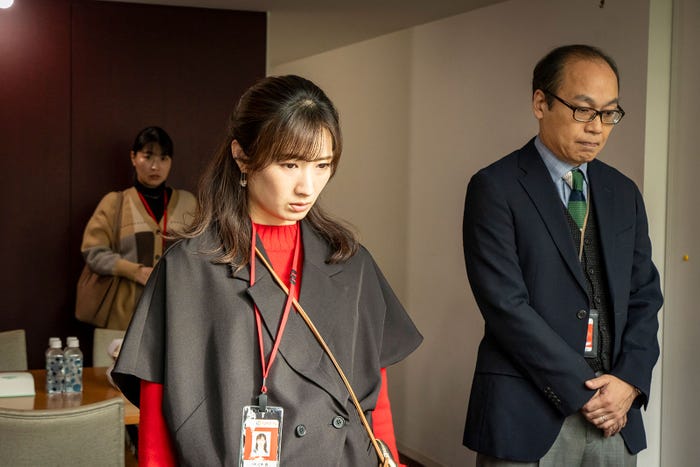 (左)武田梨奈「民王R」第7話(C)テレビ朝日