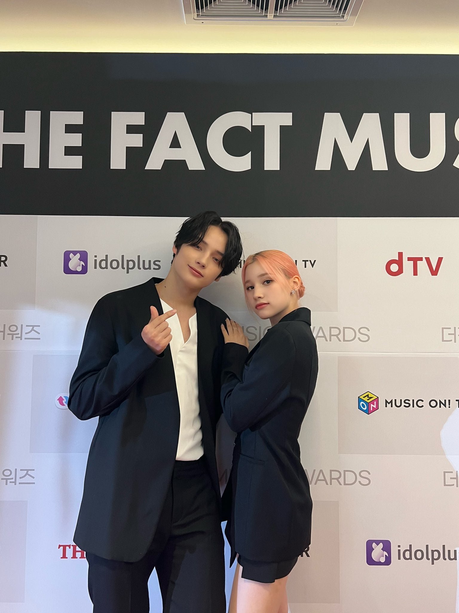 Kep1erヒュニンバヒエ、兄・TXTヒュニンカイに顔寄せた2ショット公開 “ヒュニンズ”兄妹に「遺伝子すごい」「敵わない」の声