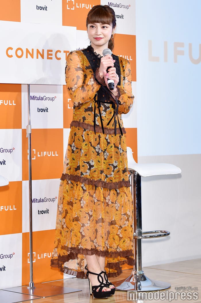 平愛梨 海外での生活を語る 主人が行くところが私の都 息子はサッカーの才能示す モデルプレス 平愛梨 海外での生活を語る 主人が行くところが私の都 息子はサッカーの才能示す モデルプレス