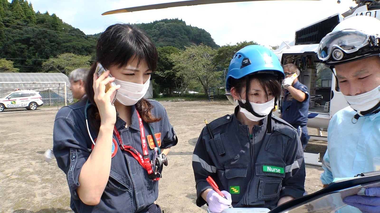 仕事の様子（写真提供：関西テレビ）