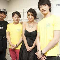 ファッションイベント「第2回東京ボーイズコレクション」のファッションディレクターを務めた中島知子（中央右）