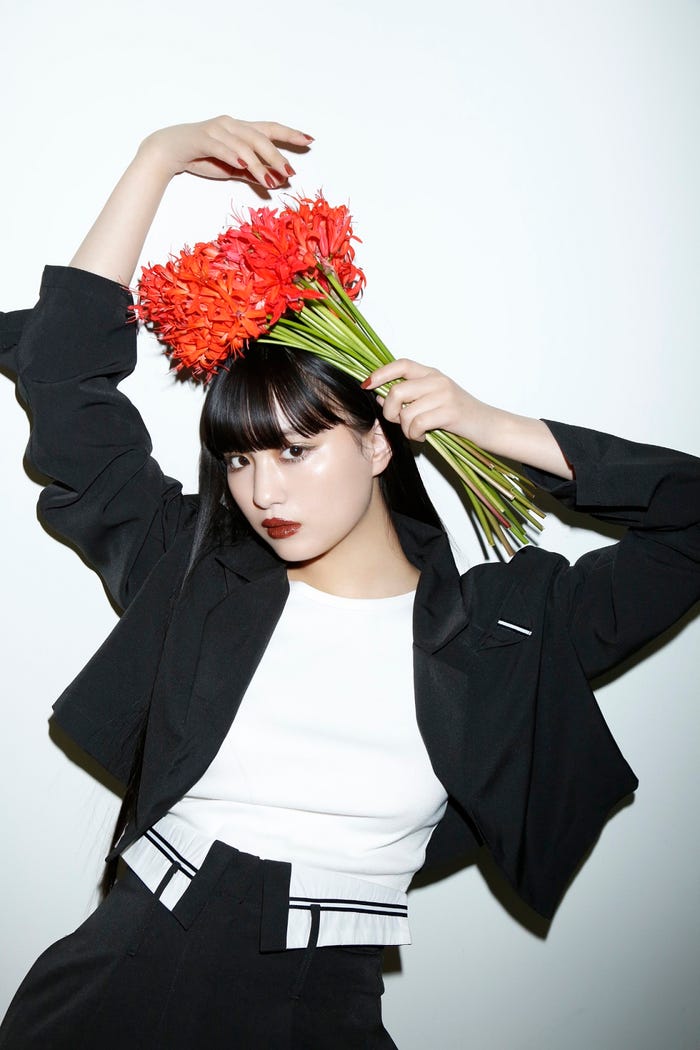 「鶴嶋乃愛カレンダーブック 2021.04-2022.03」(東京ニュース通信社刊)(提供写真)