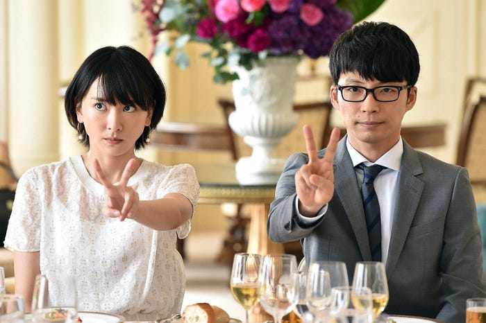 新垣結衣、星野源「逃げるは恥だが役に立つ」第2話より(C)TBS