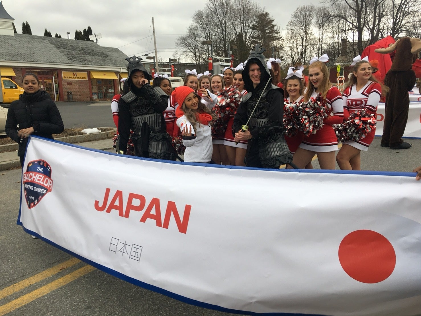 アメリカでのゆきぽよ（中央）（写真提供：所属事務所）