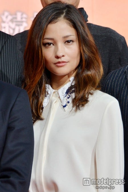 黒木メイサ ミニスカでセクシー美脚披露 大物俳優にラブコール モデルプレス 黒木メイサ ミニスカでセクシー美脚披露 大物俳優にラブコール モデルプレス