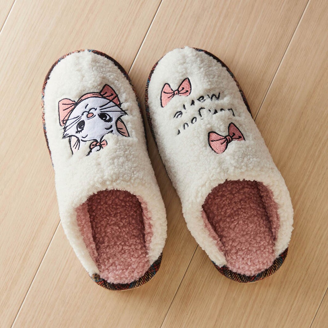 足首まであったかな脱ぎ履きしやすいもこもこボアスリッパ(選べるキャラクター)／おしゃれキャットマリー／￥1,790（税込）（C）Disney