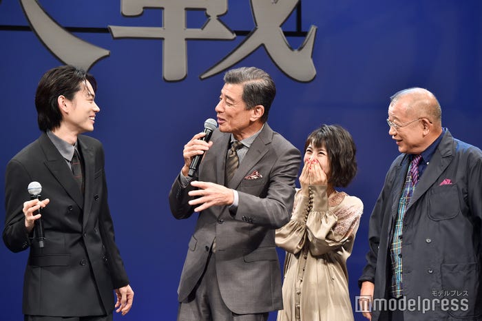 菅田将暉、舘ひろし、浜辺美波、笑福亭鶴瓶 (C)モデルプレス