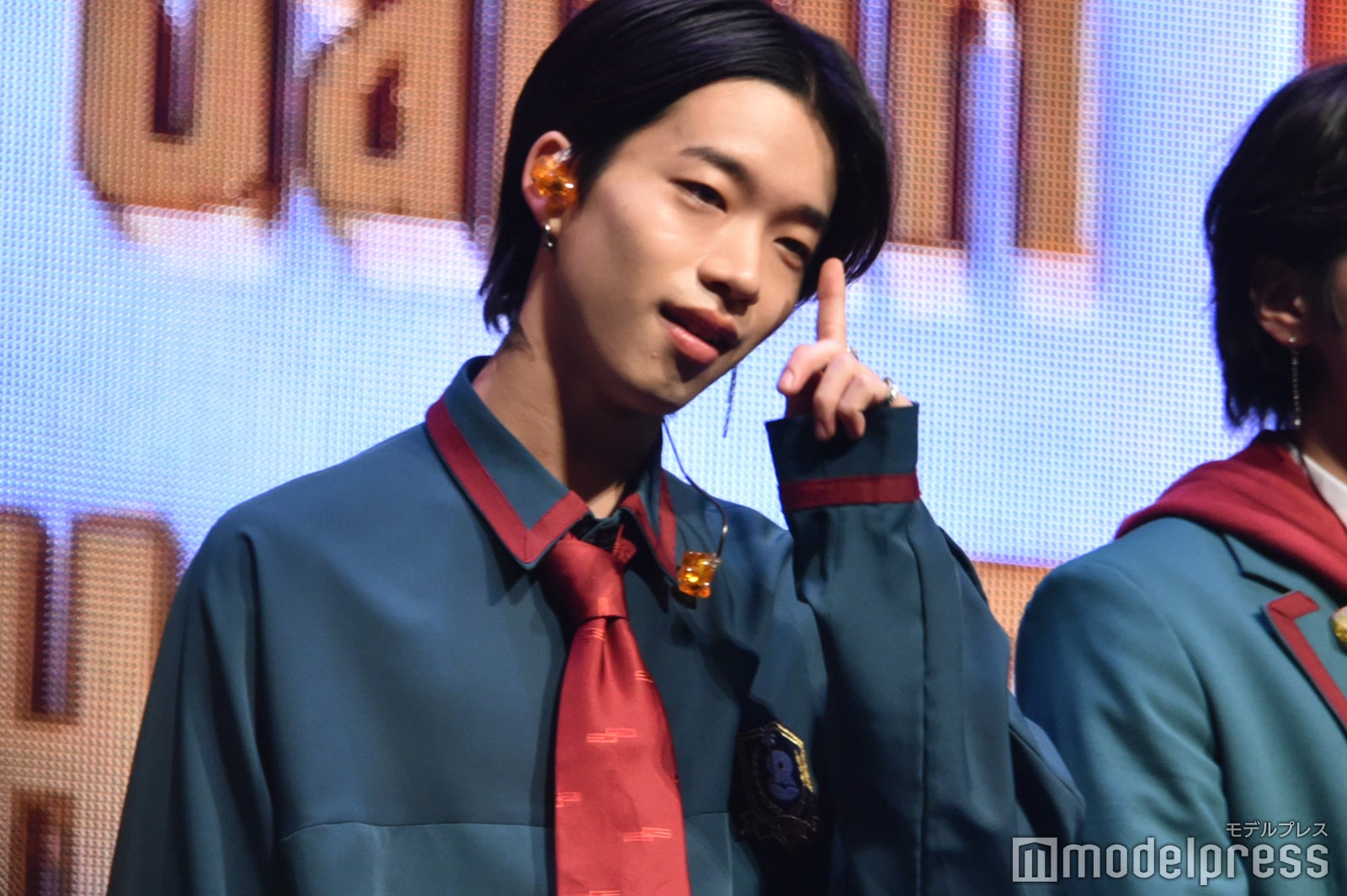 ファンサービスを欠かさない森愁斗 （C）モデルプレス