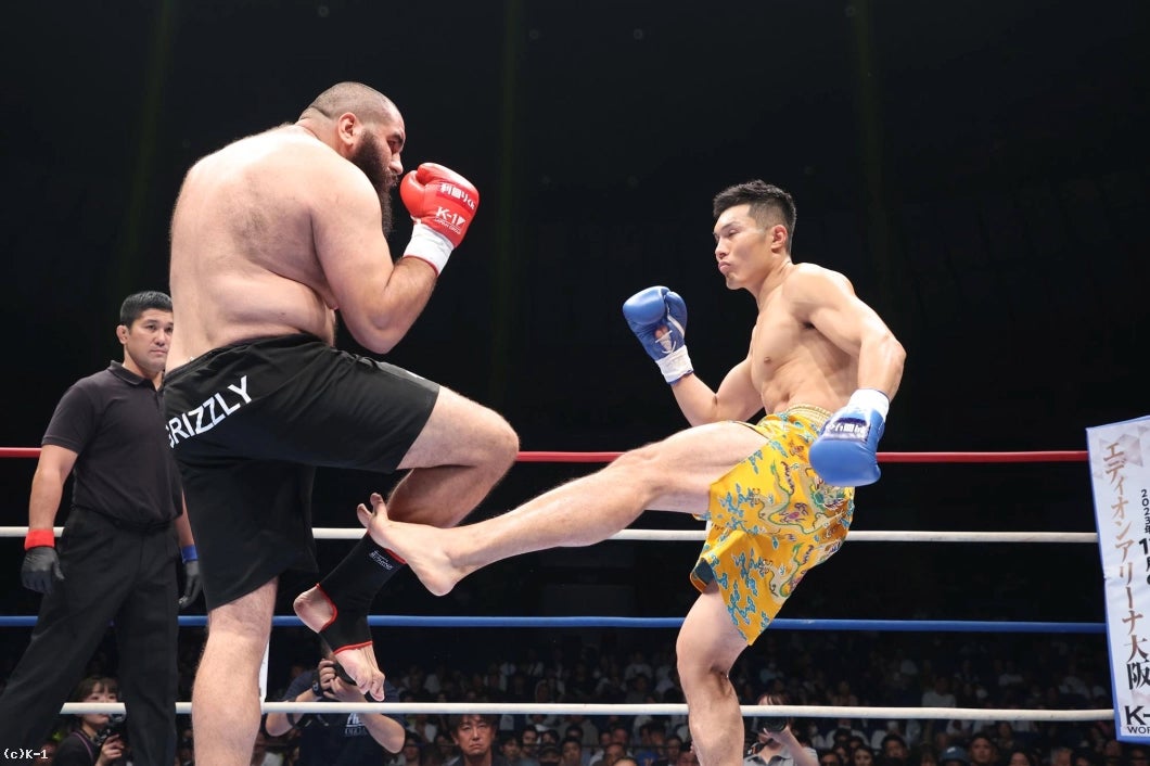 クラウディオ・イストラテ選手 、リュウ・ツァー選手（C）K-1