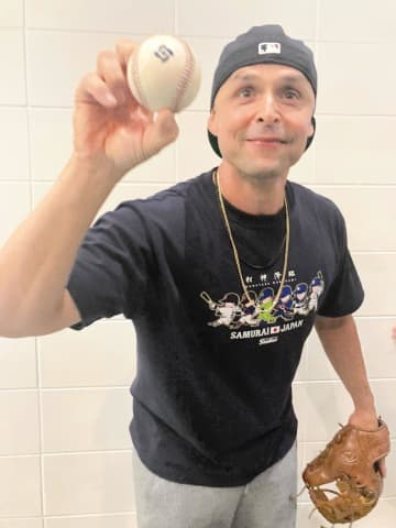 まさか！大谷のホームラン球をゲット 現地在住のファンは大興奮 前回大会でも村上のボールをゲット