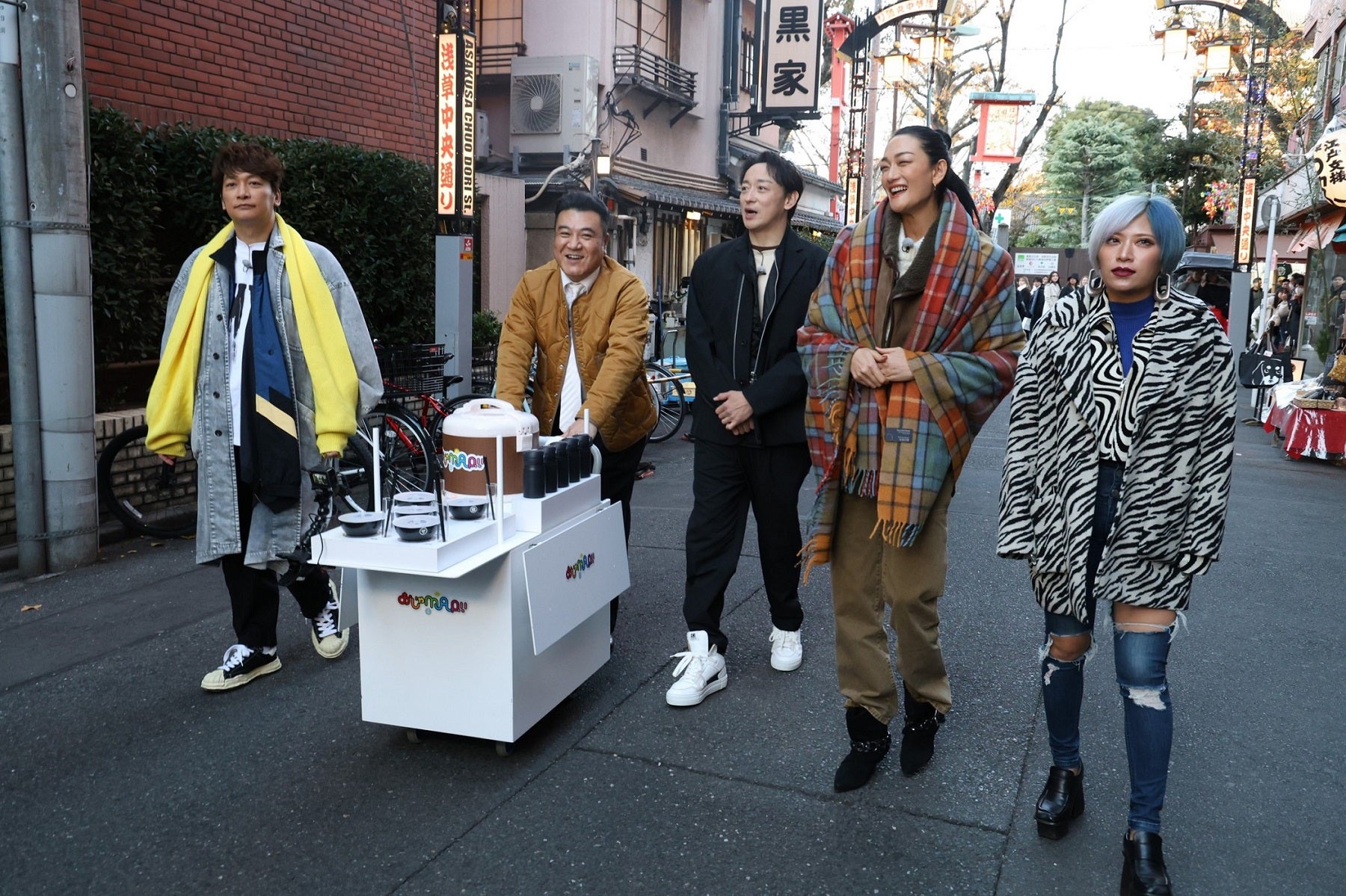 香取慎吾、山崎弘也、山本耕史、冨永愛、信子（C）フジテレビ