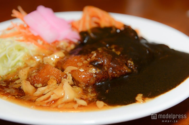 カレーと半々で味わえるメニューも