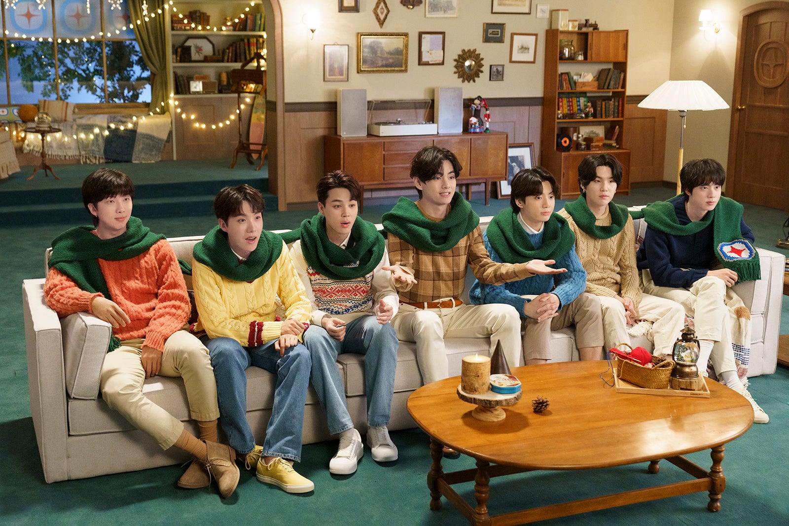 BTS、編み物に悪戦苦闘…唯一終始笑顔だったメンバーは？