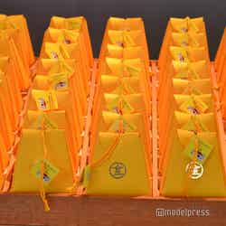 「幸福の黄色いお守り」800円(+ミニこんぴら狗は1,500円)(C)モデルプレス