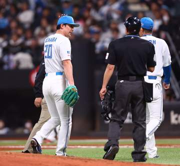 日本ハム・上原健太が緊急降板 右足に異変 田中正義が急きょマウンドに 球場騒然