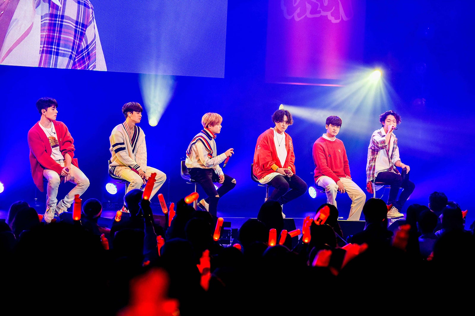 iKON、JAY&JU-NEが日本語力活かし驚きの登場　異例の“メンバーだけ”でファンミーティング＜iKON FAN MEETING 2019＞