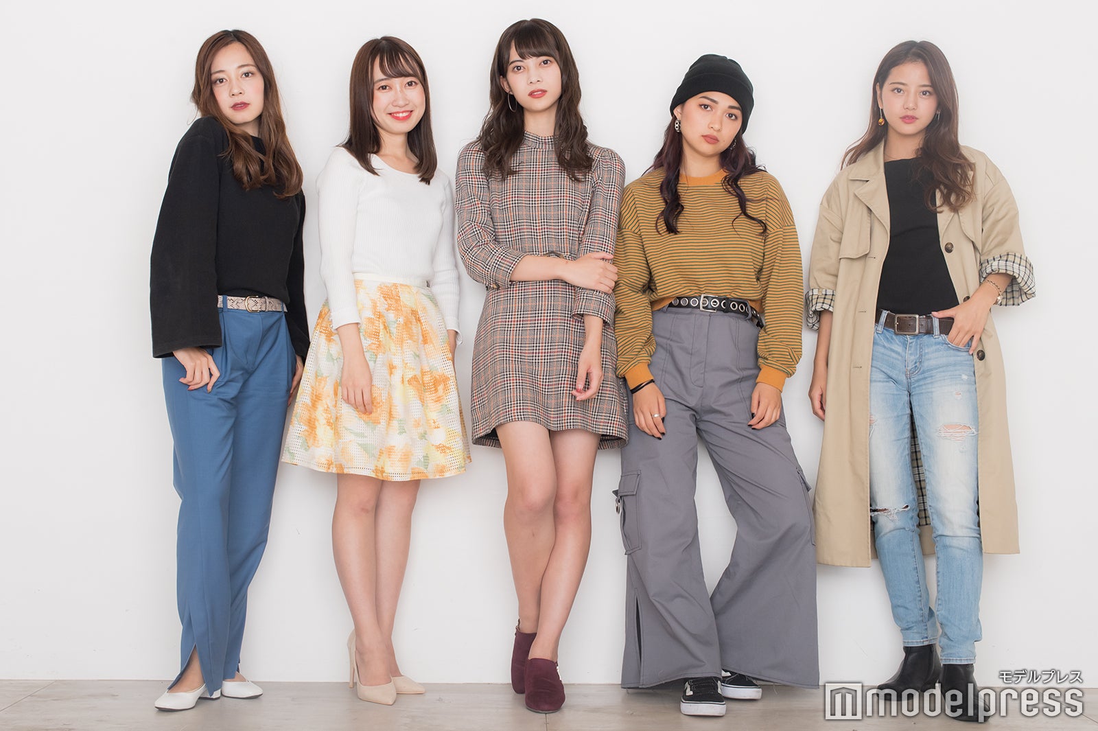 （左から）冨田夏帆、川島彩織、大薮未来、クコヌデヴン、塩田恵理佳 （C）モデルプレス