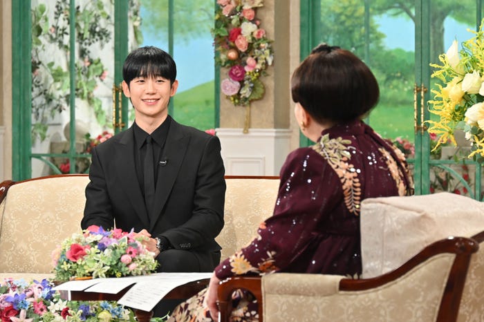 チョン・ヘイン、黒柳徹子(C)テレビ朝日