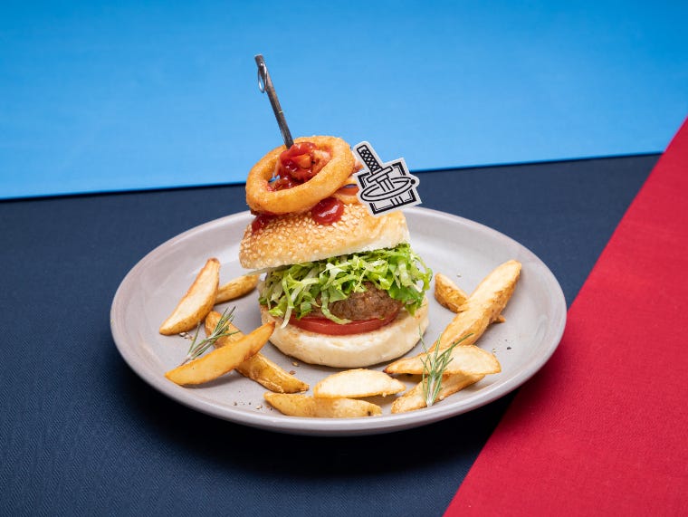 「劇場版 呪術廻戦 0カフェ」全国5都市で開催、乙骨憂太モチーフのバーガー&”帳”ドリンク