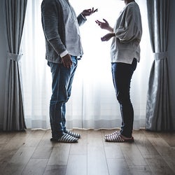 女性蔑視問題:じつは彼女に嫉妬している彼氏たち【ひとみしょうの男ってじつは】