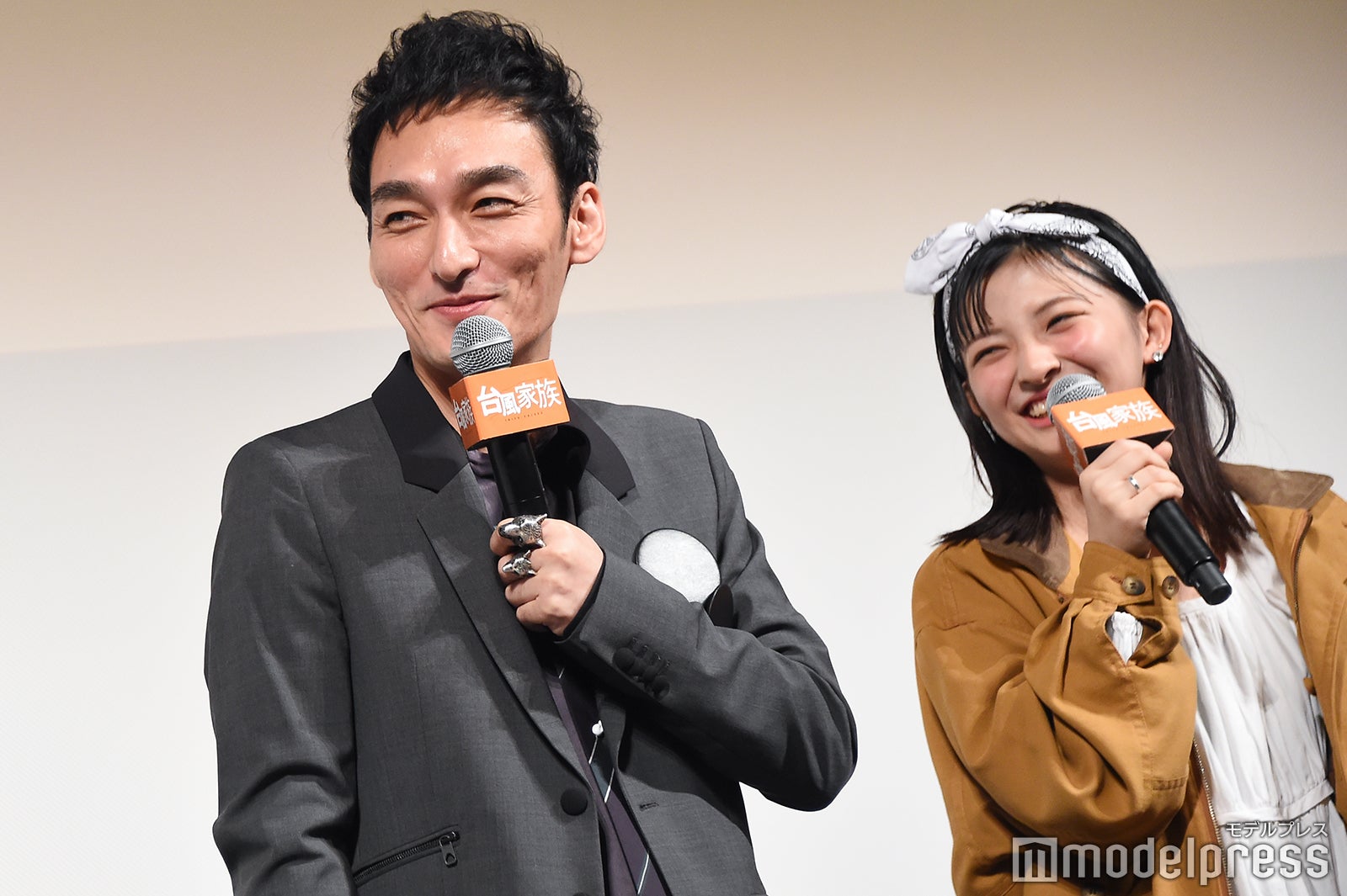 草なぎ剛、甲田まひる （C）モデルプレス