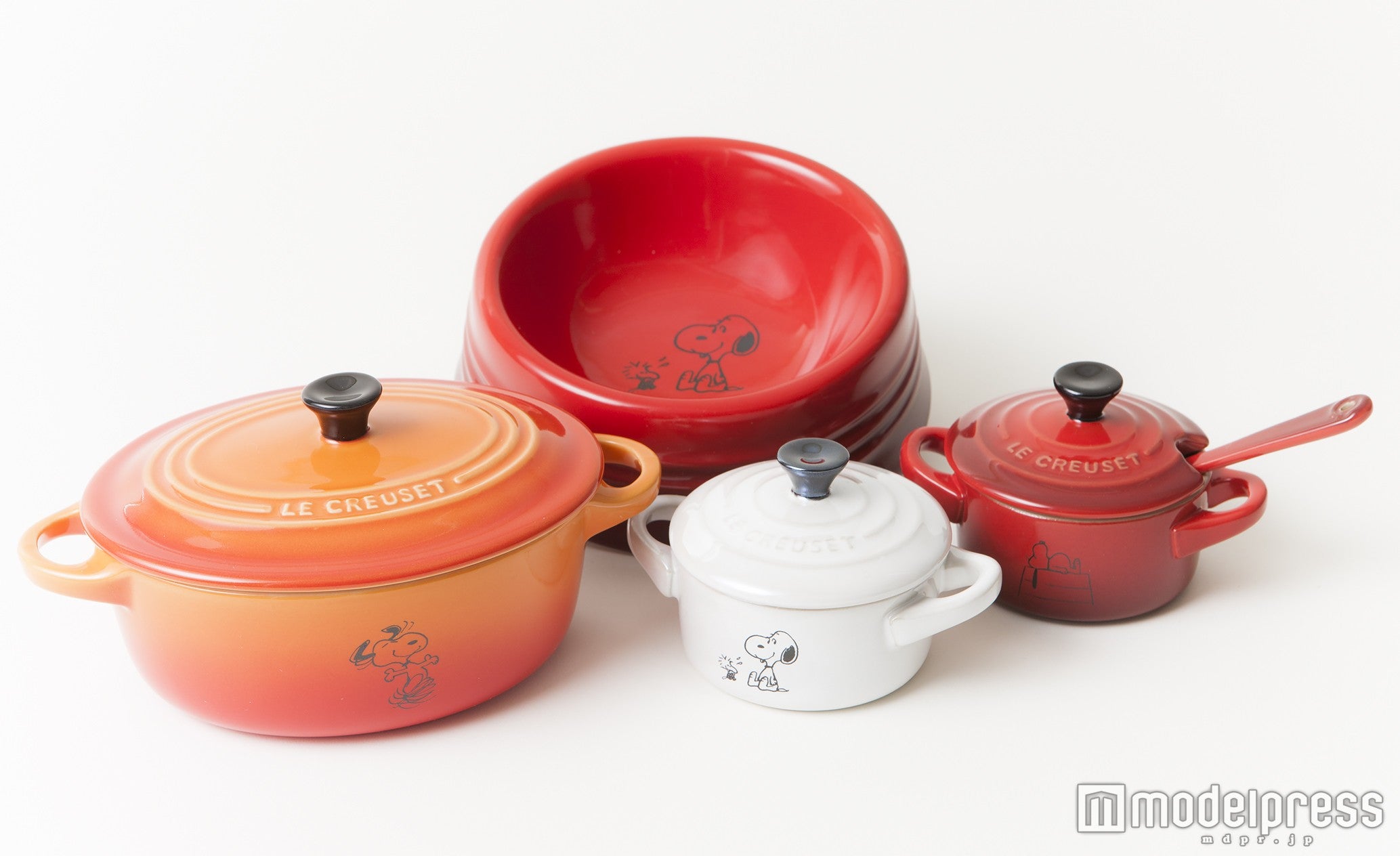 ル・クルーゼとコラボしたキッチングッズ（C）Peanuts Worldwide LLC／画像提供：ソニー・クリエイティブプロダクツ