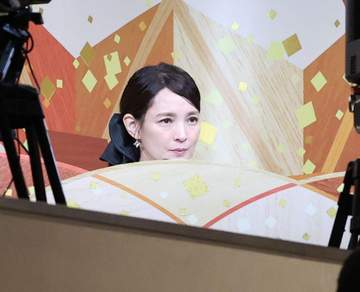 相撲中継にちゅらさん「えりぃ」登場 解説務めた高田川親方と親交 親方笑顔に笑顔にSNS反響「スマイル満開」「終始ニコニコ」