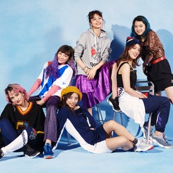 E-girls、キュートなスポーティ姿披露「Reebok」キービジュアルに抜擢