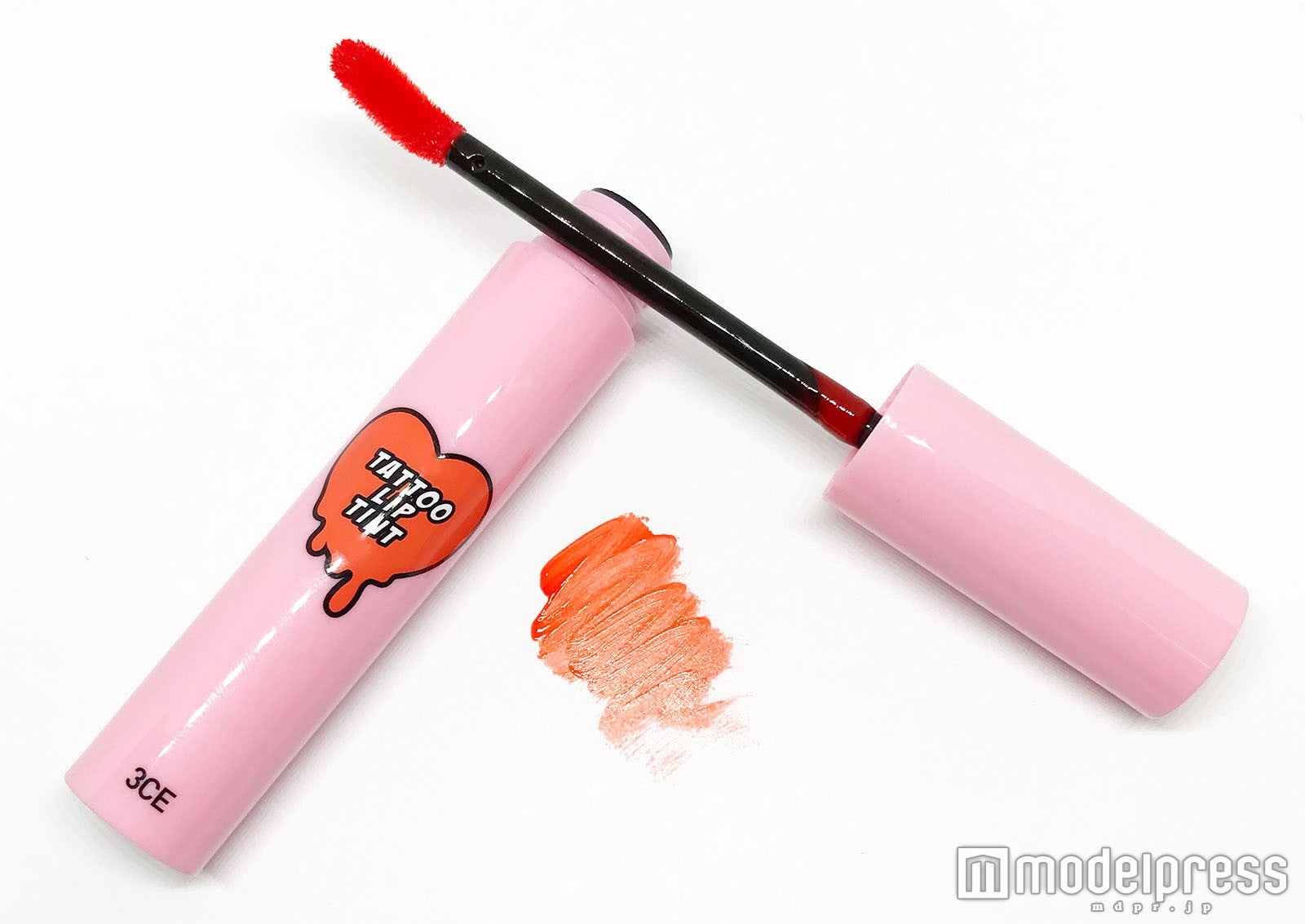 トレンドのオレンジリップもティントならキレイが続く／写真：Risa（C）モデルプレス