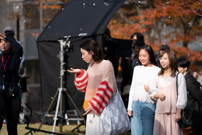 (中央)永野芽郁/メイキングカット(提供写真)
