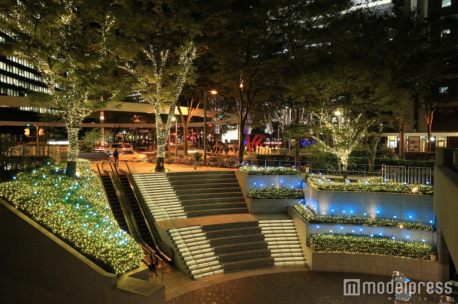 新宿野村ビル・サンクンガーデン／画像提供：西新宿街ぐるみプロジェクト