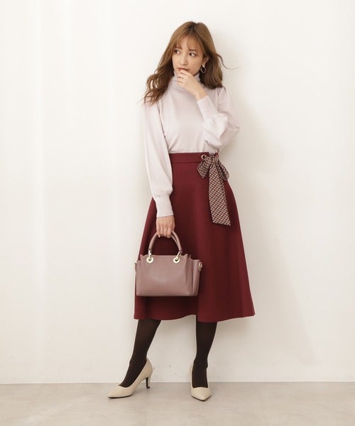 赤スカートの冬コーデ 21 大人女性の魅力がアップする着こなし モデルプレス