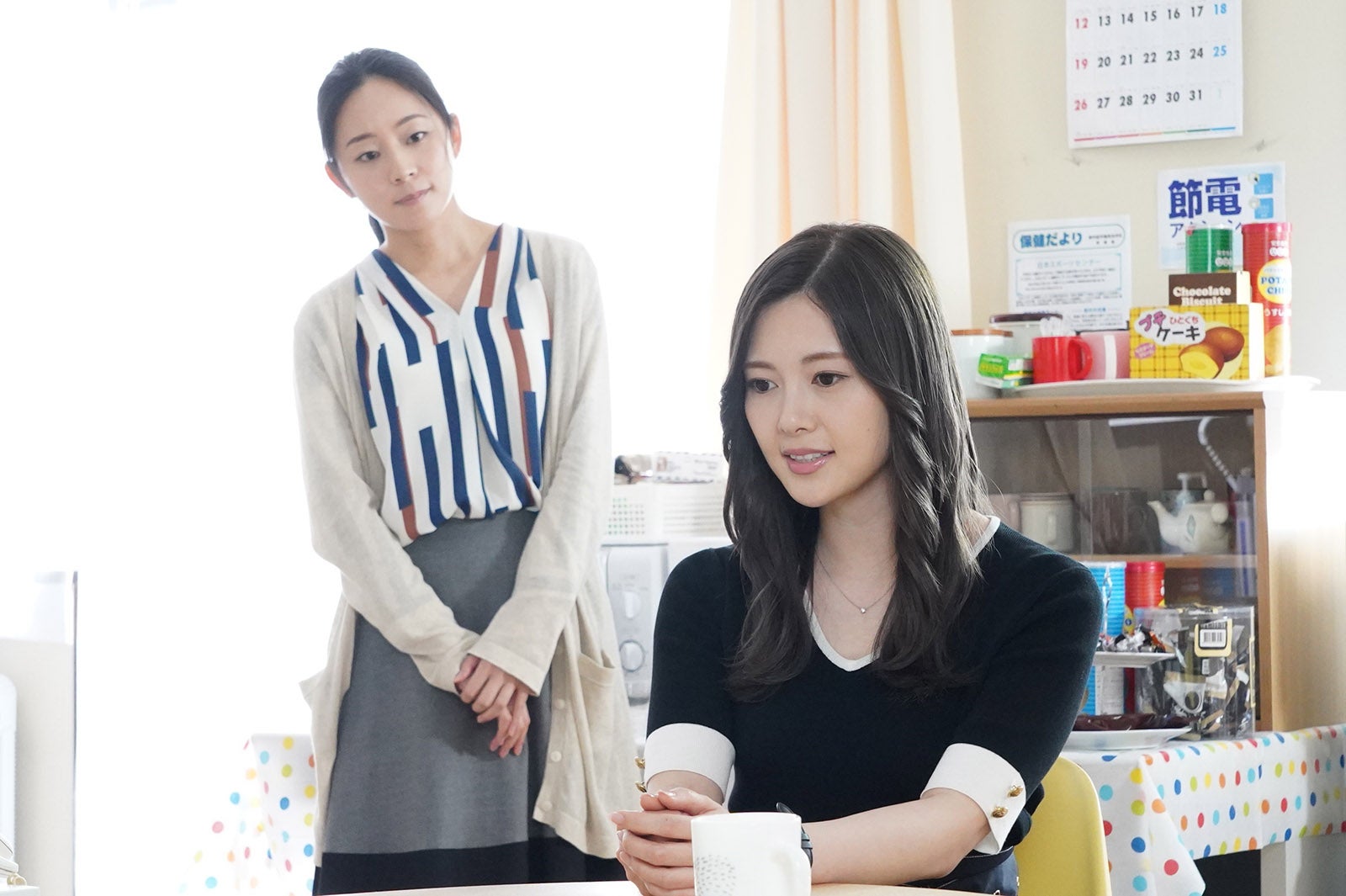 （右）白石麻衣（C）日本テレビ