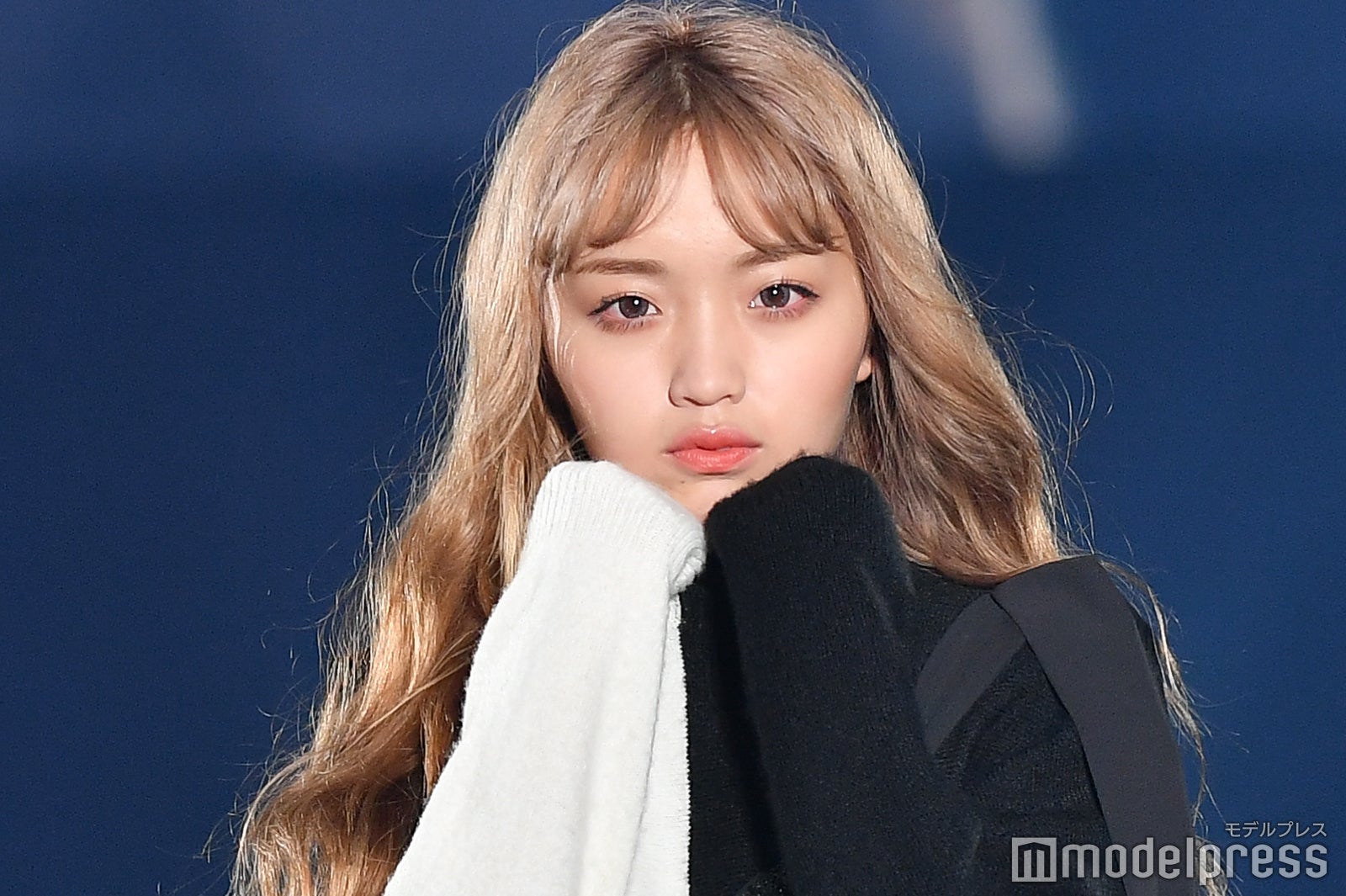 ねお、ハイトーンヘアが映えるモノトーンコーデで“オトナ化”＜TGCしずおか2020＞