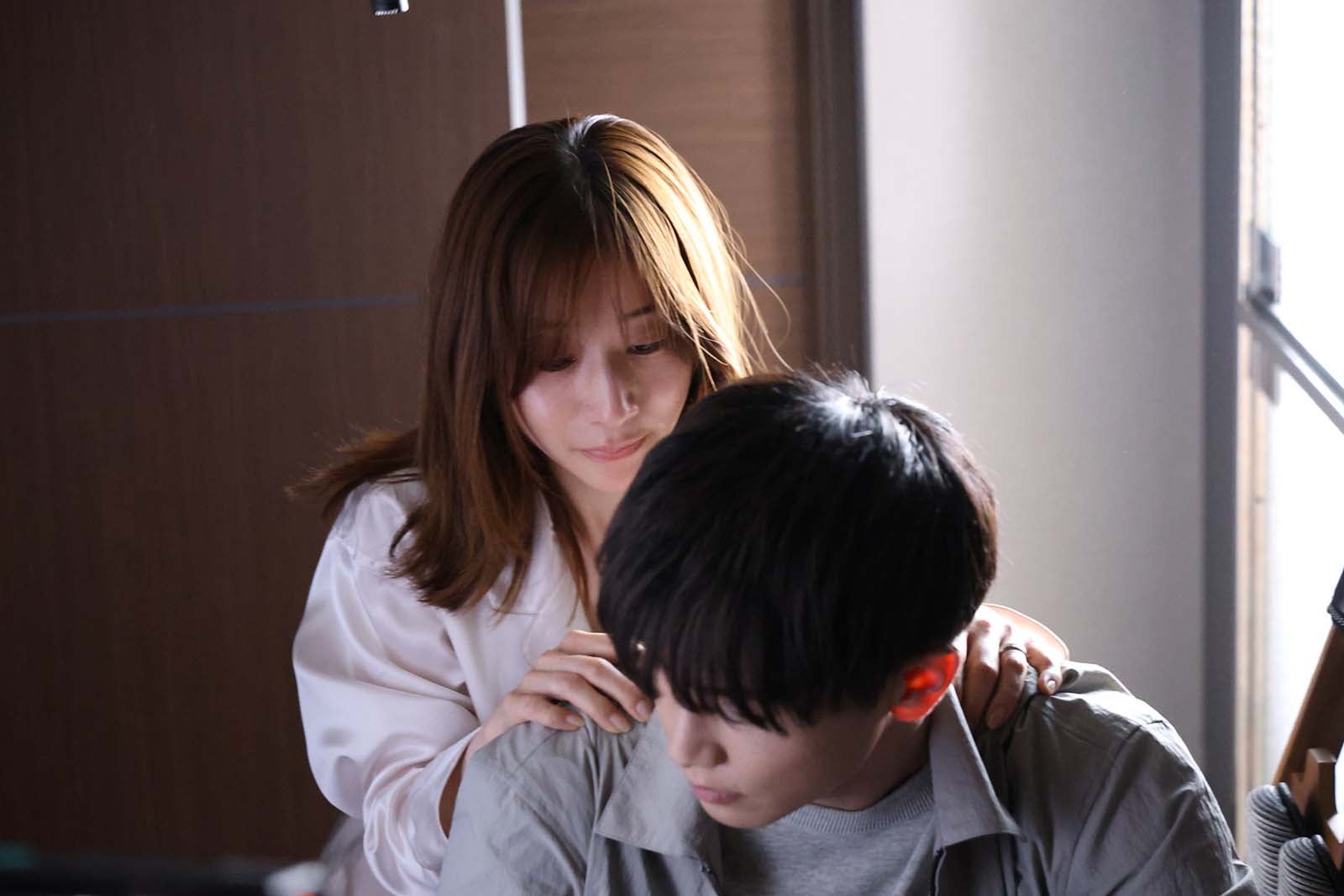 田中みな実、岩田剛典「あなたがしてくれなくても」第6話より（C）フジテレビ