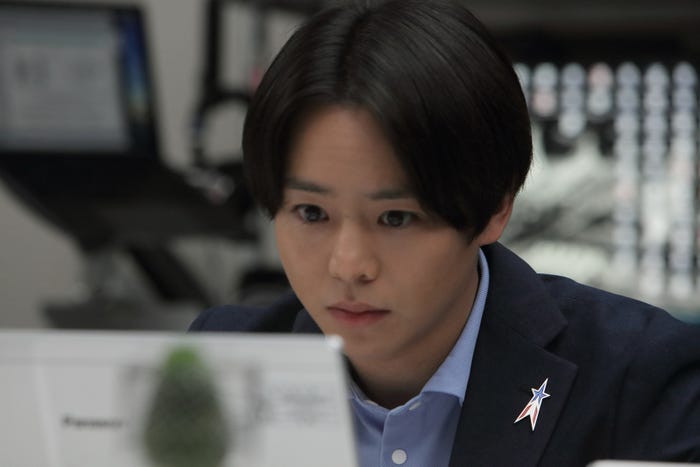 有岡大貴(C)2022「シン・ウルトラマン」製作委員会(C)円谷プロ