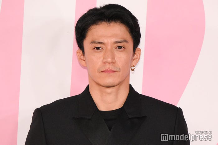 小栗旬(C)モデルプレス