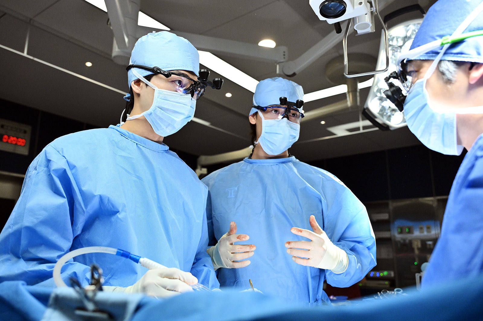 キム・ムジュン、竹内涼真「ブラックペアン シーズン２」第5話より（C）TBS